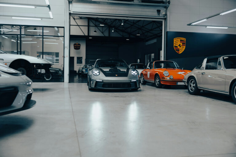 carcleaniq porsche garage