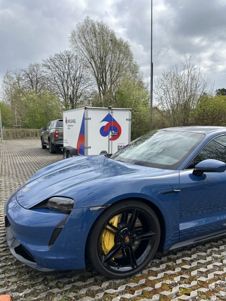 carcleaniq blauwe porsche 718 gele remklauw premium handwas