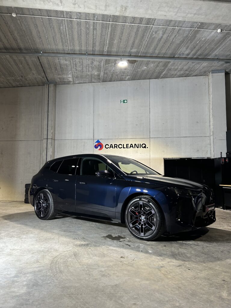 carcleaniq donkerblauwe bmw zijkant keramische coating garage