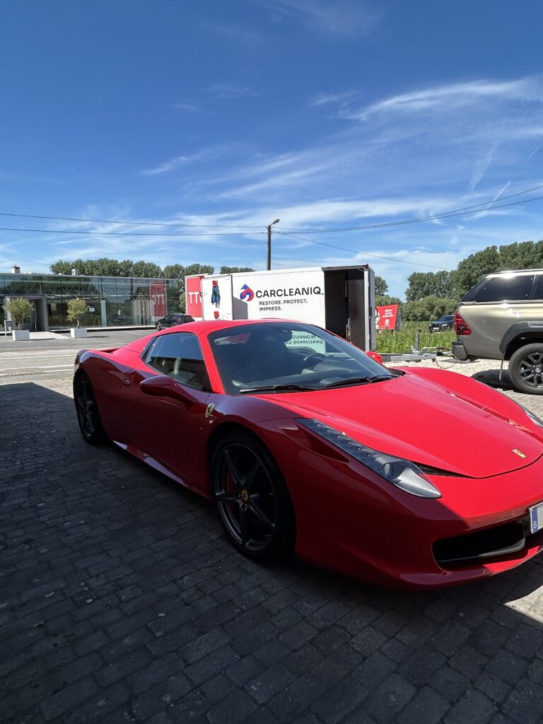 carcleaniq rode ferrari 458 zijkant premium handwas